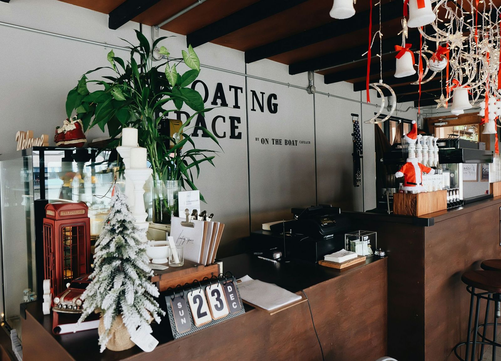 Floating Space Cafe