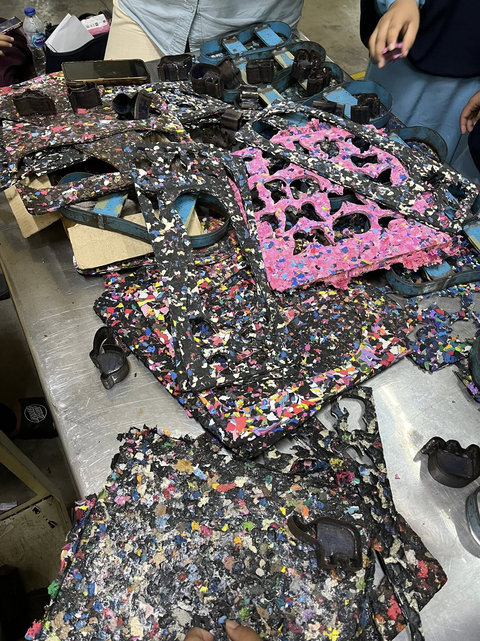 รองเท้าจากขยะทะเล ทะลจร