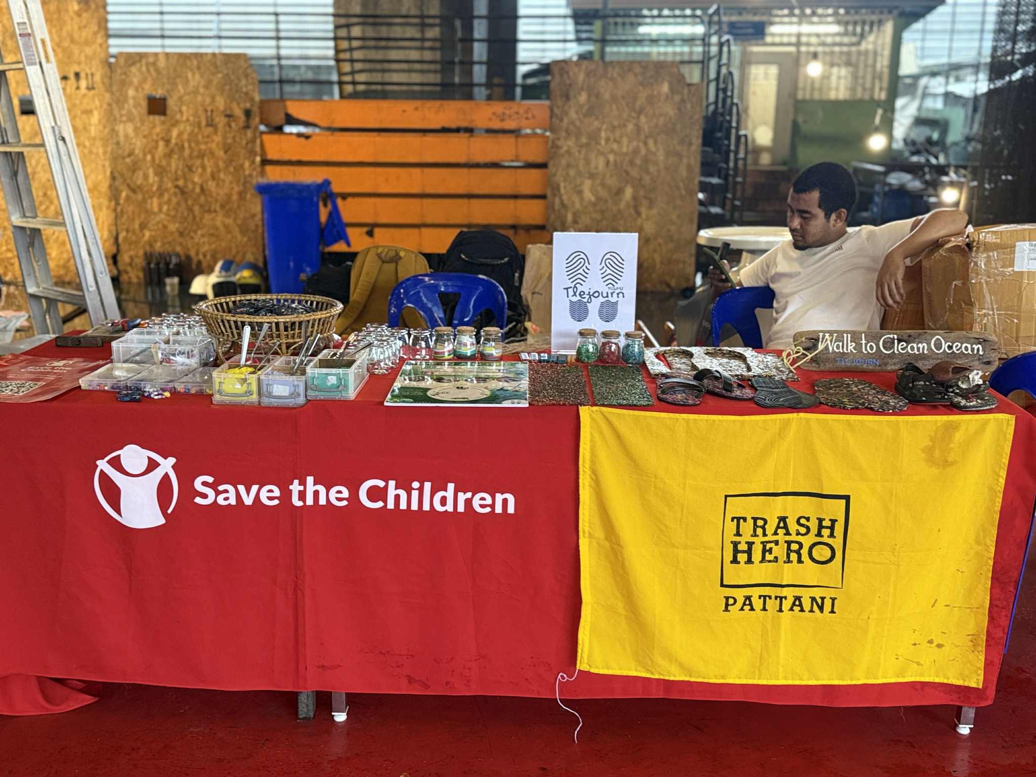 รองเท้าจากขยะทะเล ทะลจร