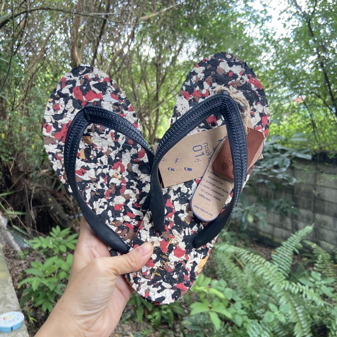 รองเท้าจากขยะทะเล ทะลจร